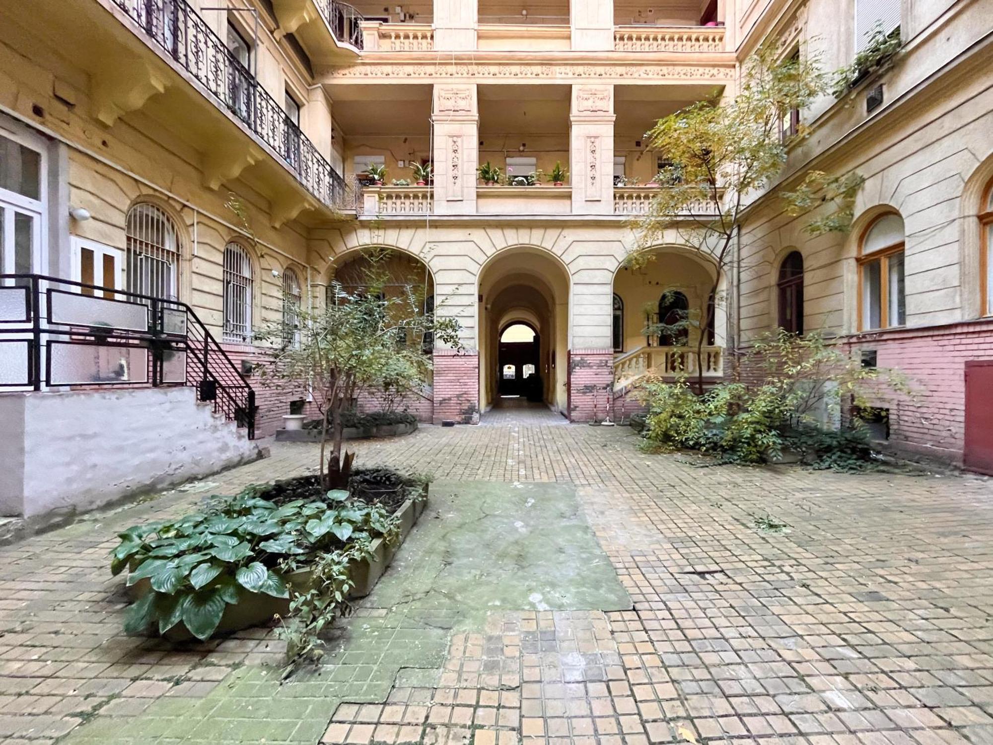Industrial Westend Budapest Exterior foto